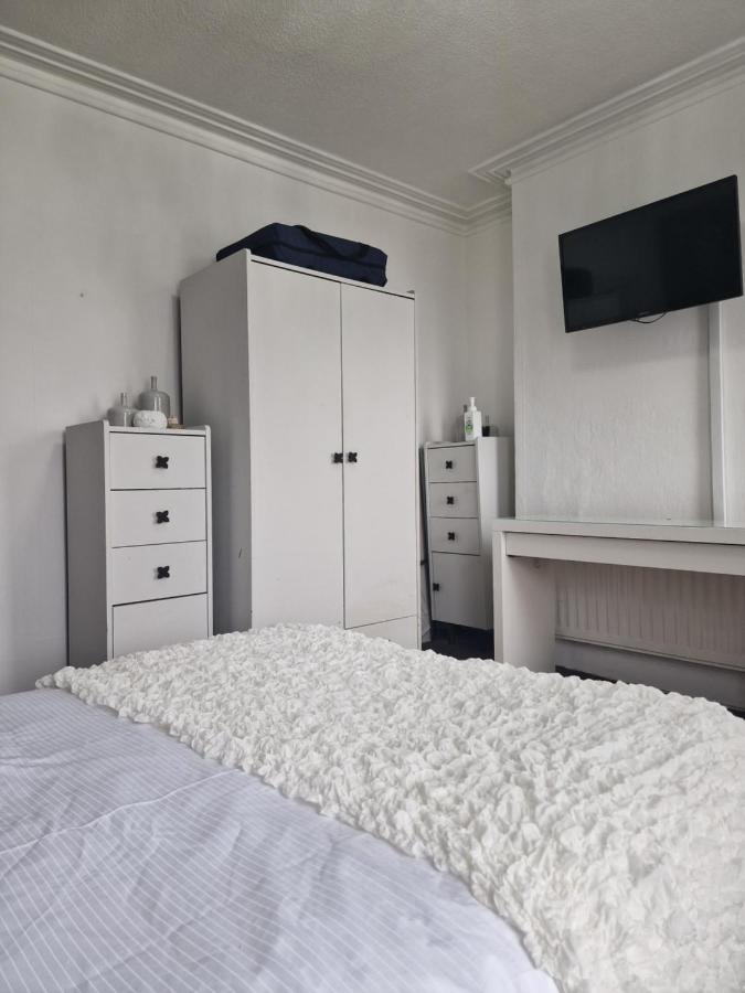 Double Rooms, Free Continental Breakfast, Pics And Full Address Sent After Booking, 2 Miles To City Centre Belfast Luaran gambar