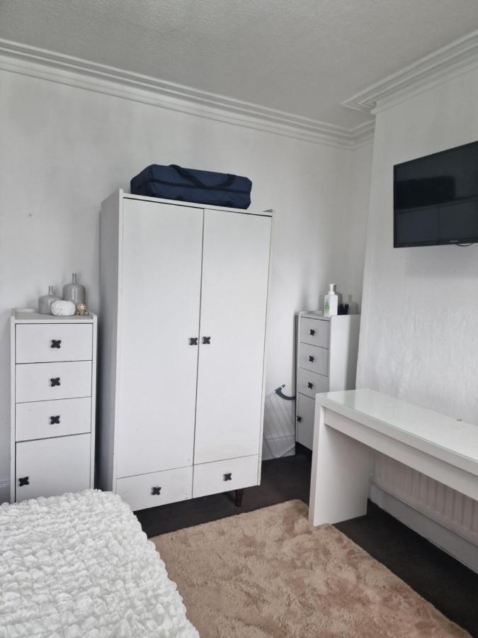 Double Rooms, Free Continental Breakfast, Pics And Full Address Sent After Booking, 2 Miles To City Centre Belfast Luaran gambar